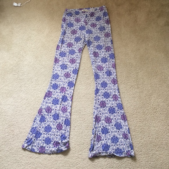 Stretchy magical bell bottoms! - Picture 2 of 4